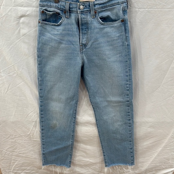 Levi's Denim - Levi’s Straight Leg medium wash wedgie cropped jeans
